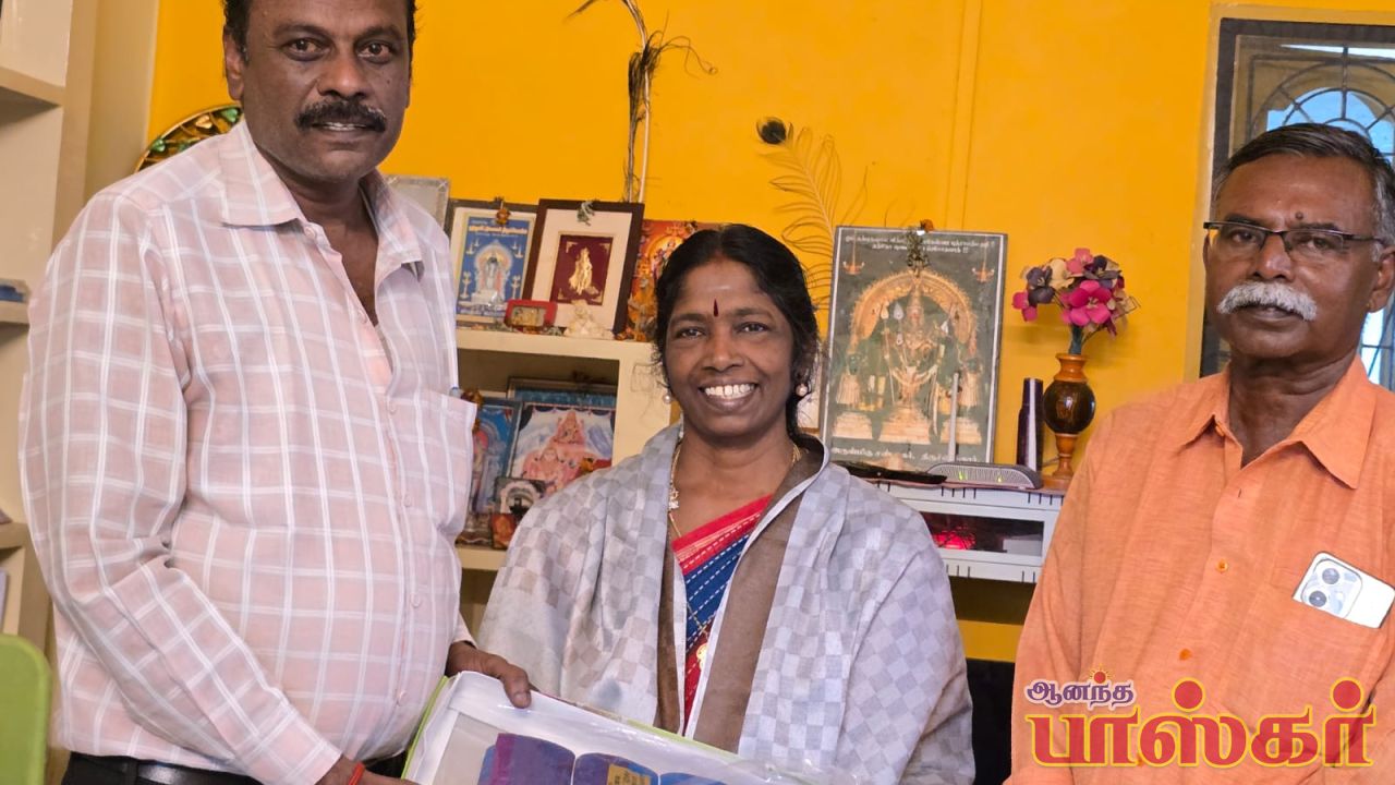 திருநெல்வேலி அகில இந்திய வானொலி நிலையத்தில் முதுநிலை அறிவிப்பாளராகப் பணியாற்றி, பணி நிறைவு செய்த முனைவர் ஆ. சந்திரபுஷ்பம்