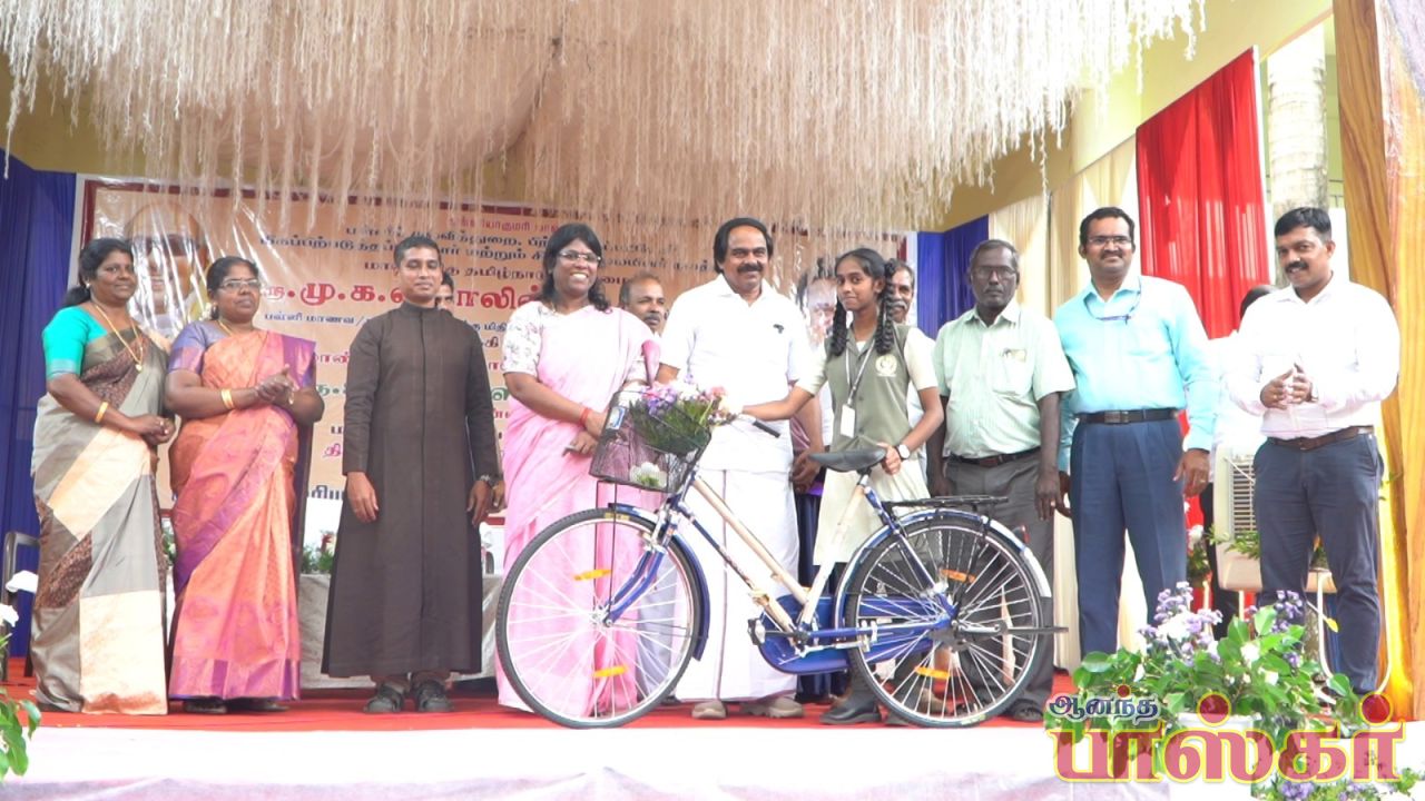 மணலிக்கரை புனித மரிய கொரற்றி மேல்நிலைப் பள்ளியில் மாணவர்களுக்கு இலவச சைக்கிள்