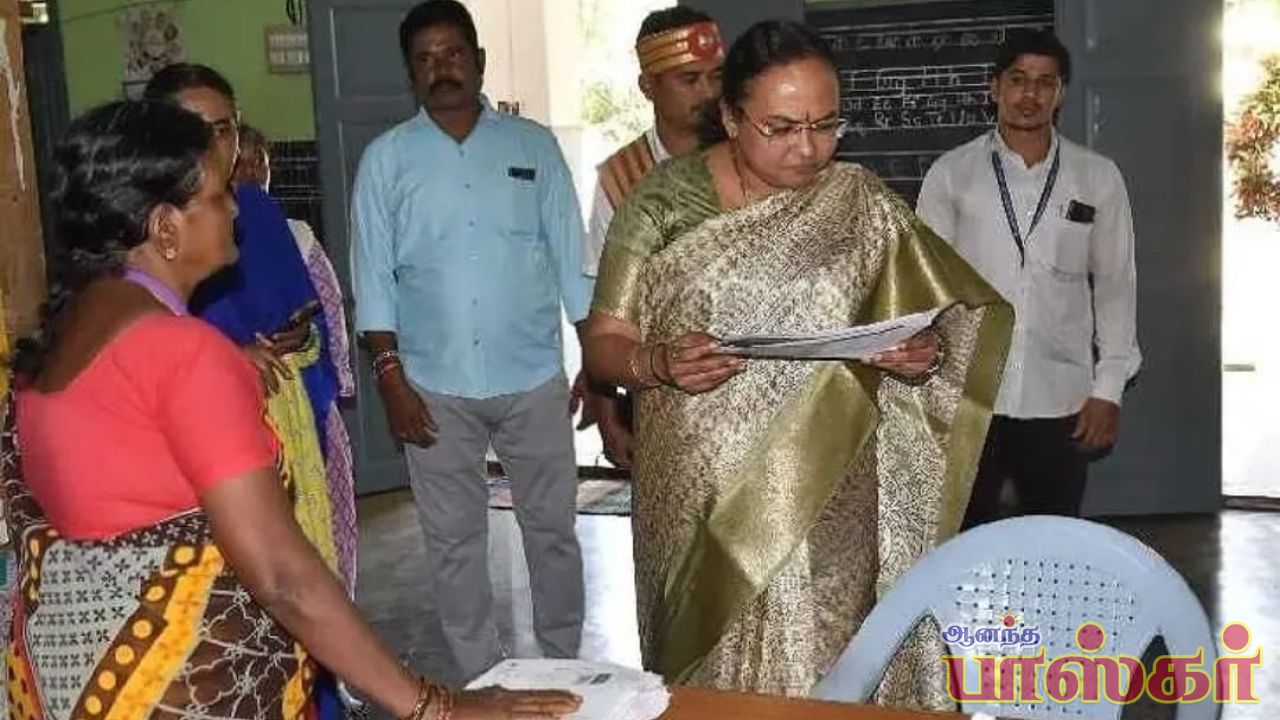 வாக்காளர் படிவங்களை சேகரிக்கும் முகாம்: தேர்தல் அலுவலர் நேரில் ஆய்வு!