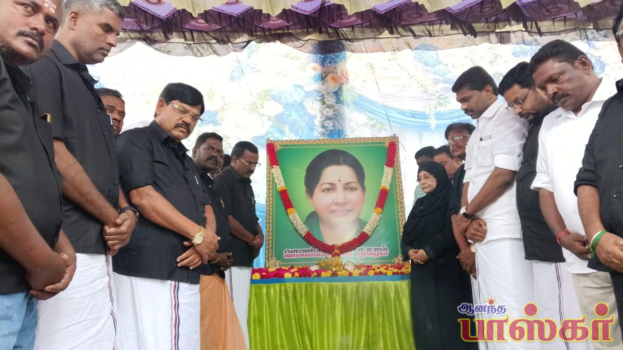திருப்பத்தூர் மாவட்டம் வாணியம்பாடி பேருந்து நிலையத்தில் மு.முதல்வர் ஜெயலலிதா அவர்களின் 9 ஆம் ஆண்டு நினைவு அஞ்சலி